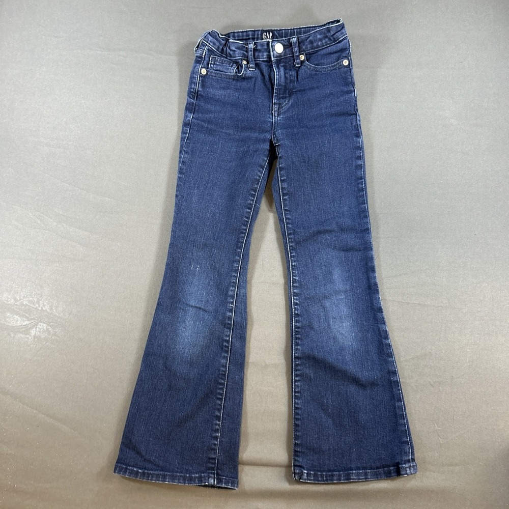 medium-wash Gap Denim kids' jeans featuring a classic five-pocket  Size 8 70'